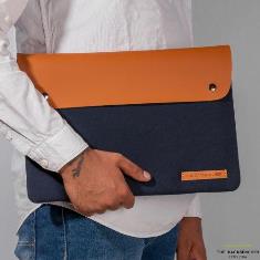 CANVAS & VEGAN LEATHER
XAVIER LAPTOP  SLEEVE