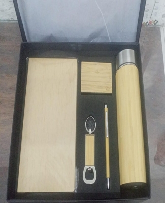 5 In 1 Wooden Gift Set